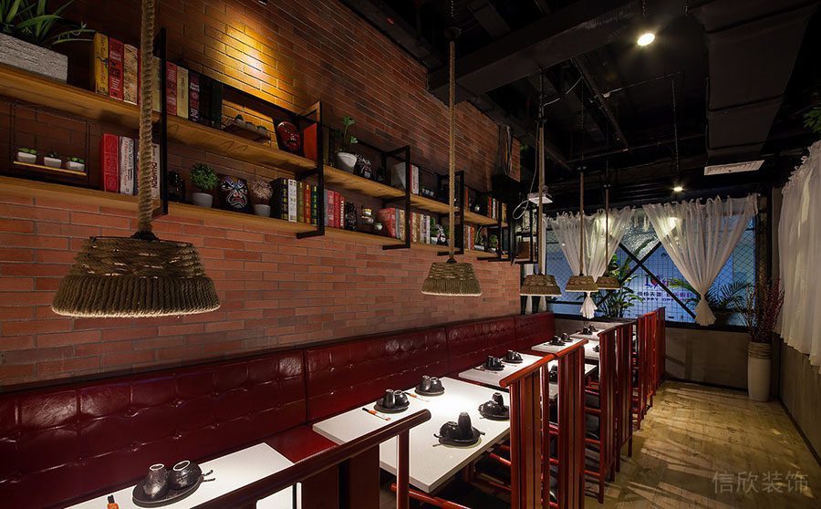 歐式撞色桌椅設(shè)計餐廳裝修