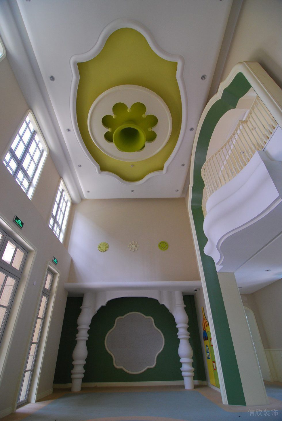 舞蹈音樂培訓(xùn)少兒?jiǎn)⒚伤囆g(shù)中心機(jī)構(gòu)裝修宮廷創(chuàng)意設(shè)計(jì)大廳裝修圖