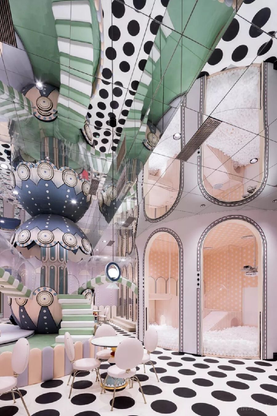 游樂(lè)設(shè)施鏡面裝修設(shè)計(jì)波點(diǎn)地板