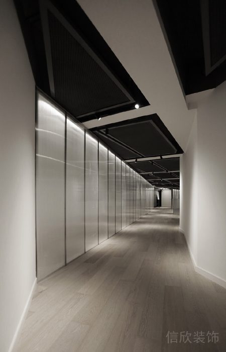 磨砂玻璃工業(yè)風(fēng)裝修設(shè)計(jì)效果圖辦公室過(guò)道