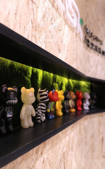 大理石墻體設(shè)計(jì)展示區(qū)陳列黑色走廊