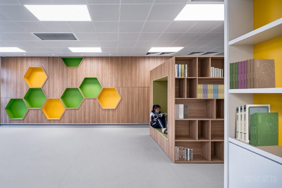 閱讀室圖書館木質(zhì)簡(jiǎn)約設(shè)計(jì)墻體內(nèi)嵌儲(chǔ)物柜效果圖