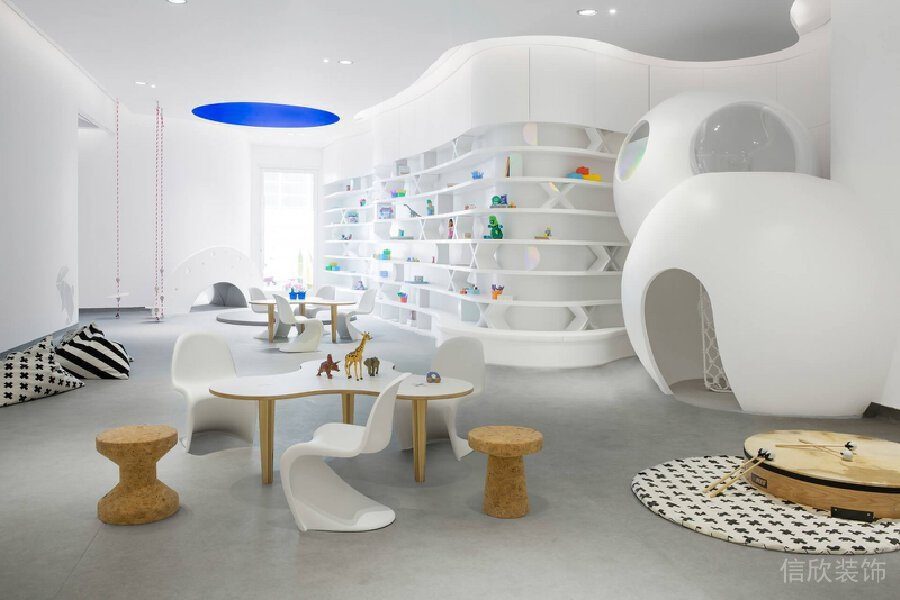 弧形簡約會議區(qū)兒童培訓(xùn)機構(gòu)教室