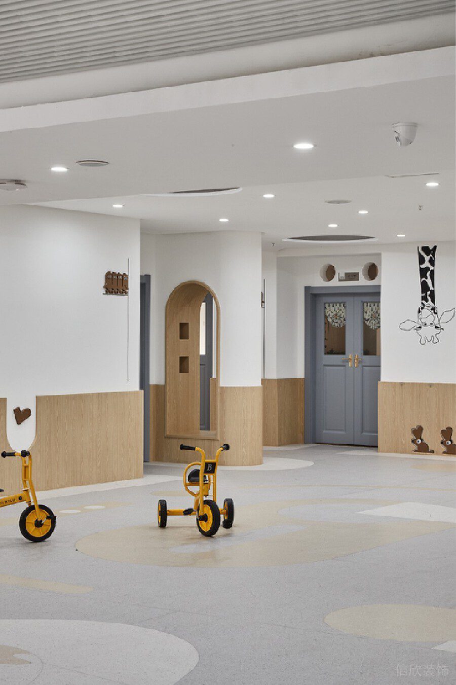 少兒培訓(xùn)藝術(shù)中心孩童半墻木制設(shè)計休息區(qū)域裝修