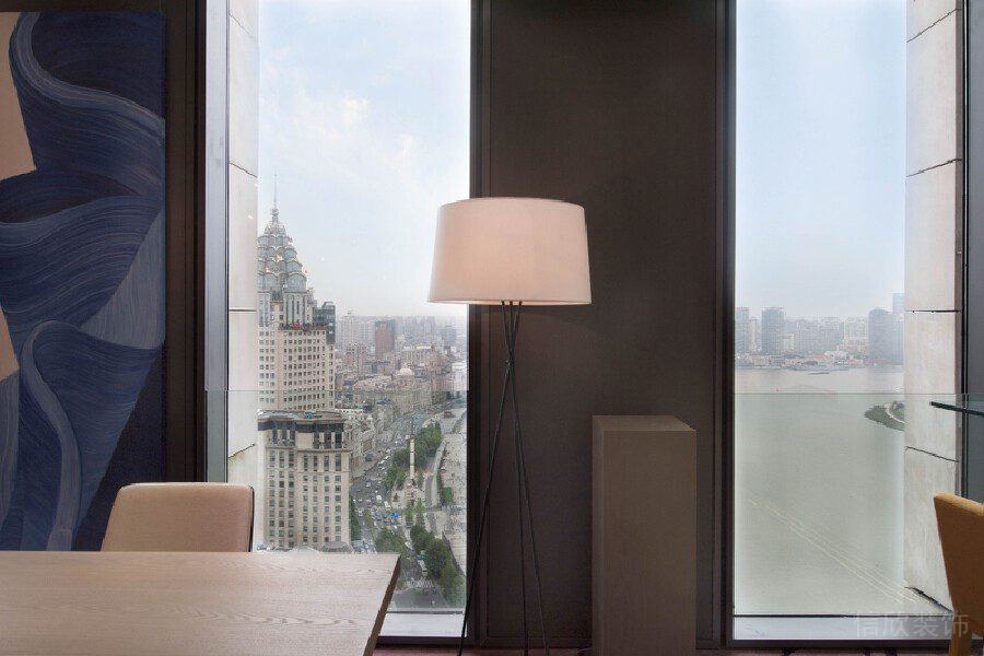 辦公室裝修設(shè)計臺燈效果