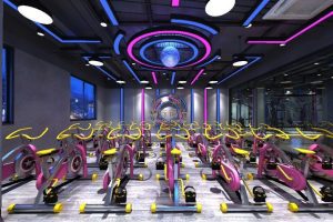 動(dòng)感單車粉藍(lán)撞色木質(zhì)設(shè)計(jì)健身房