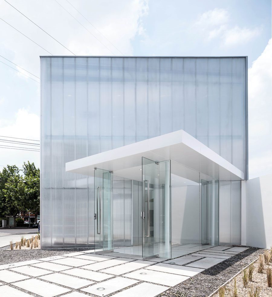 辦公樓裝修設(shè)計通體玻璃現(xiàn)代造型