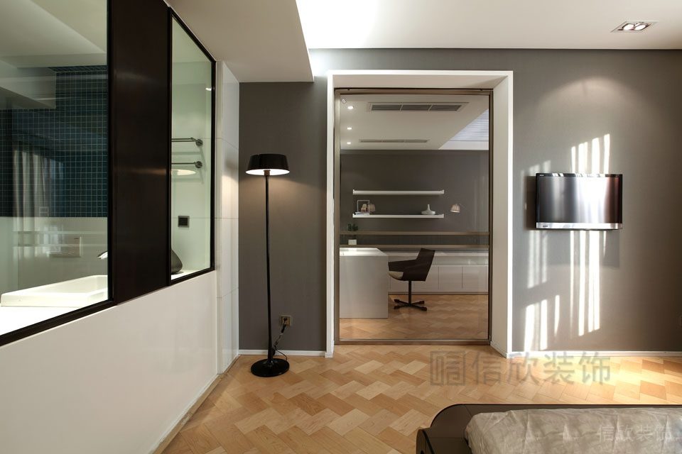 玻璃半墻創(chuàng)意設(shè)計(jì)洗手臺(tái)浴室開(kāi)放區(qū)域木質(zhì)地板通體玻璃隔斷全屋定制臥室