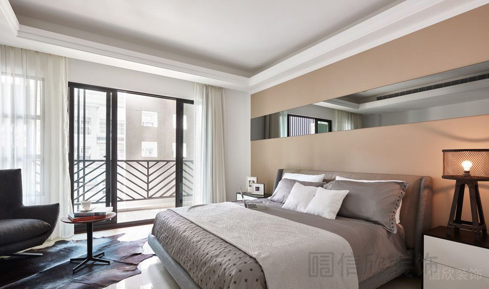 定制臥室鏡面條紋木質(zhì)墻體創(chuàng)意設(shè)計(jì)皮革沙發(fā)休息區(qū)閱讀區(qū)域裝修