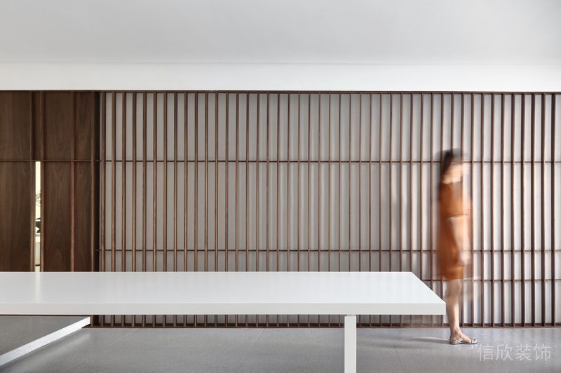 鏤空木質過道創(chuàng)意設計現(xiàn)代辦公室裝修