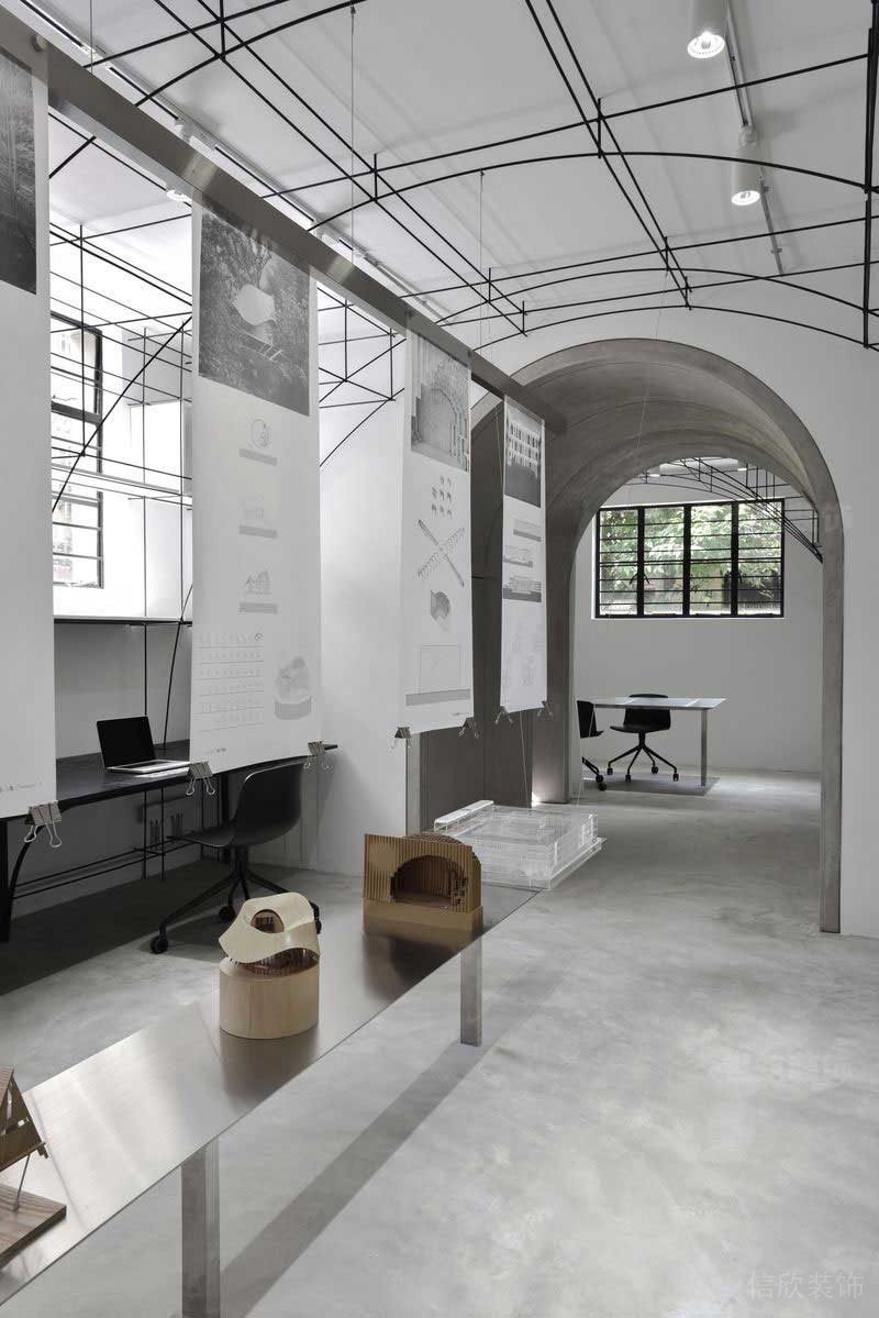 工業(yè)風(fēng)辦公室不銹鋼工作展示臺