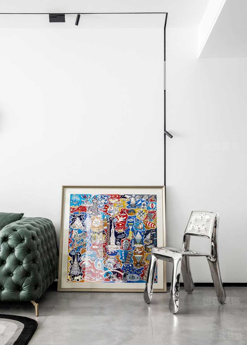極簡風格家居空間落地藝術畫