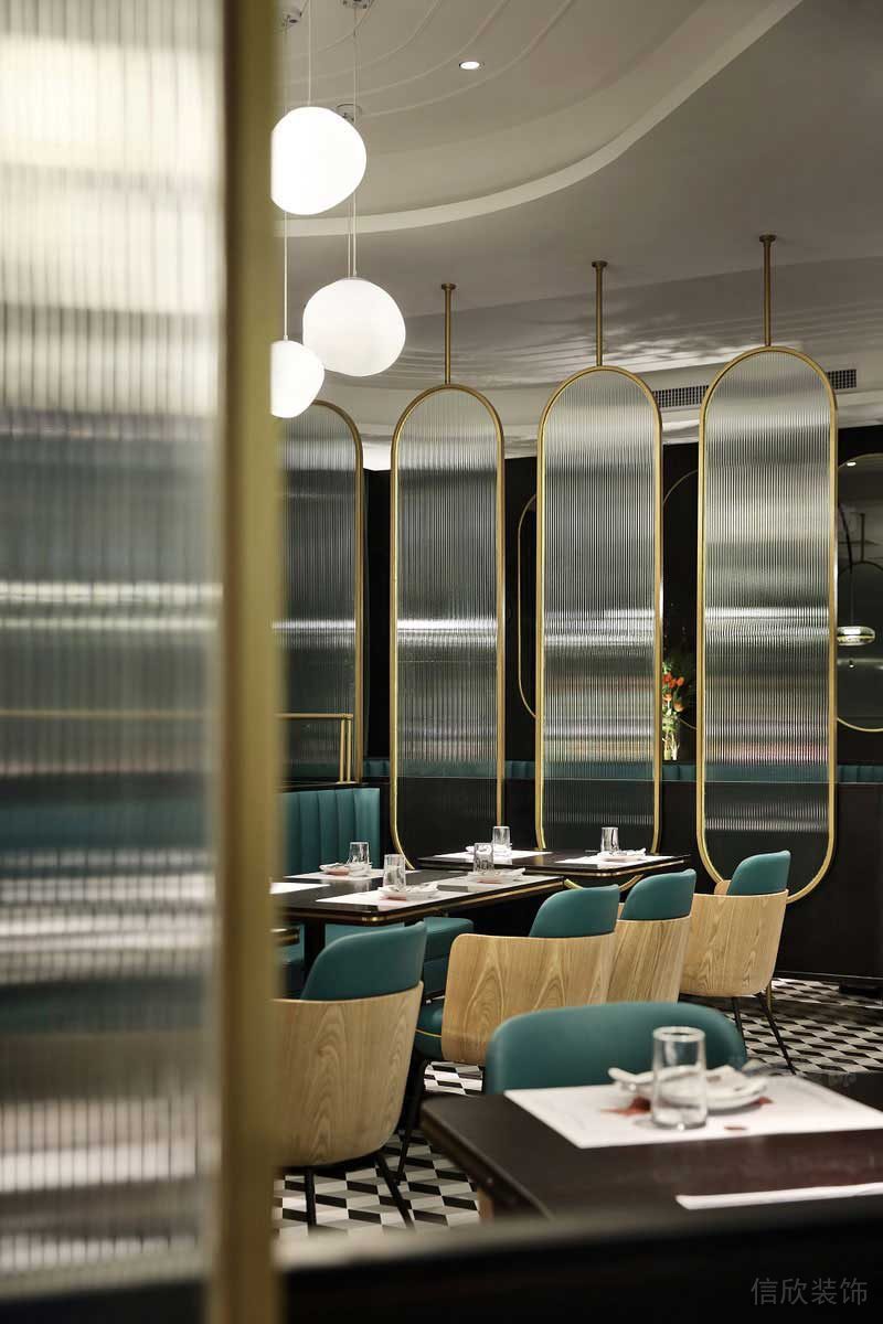 輕奢風(fēng)格餐飲空間用餐區(qū)餐椅組合