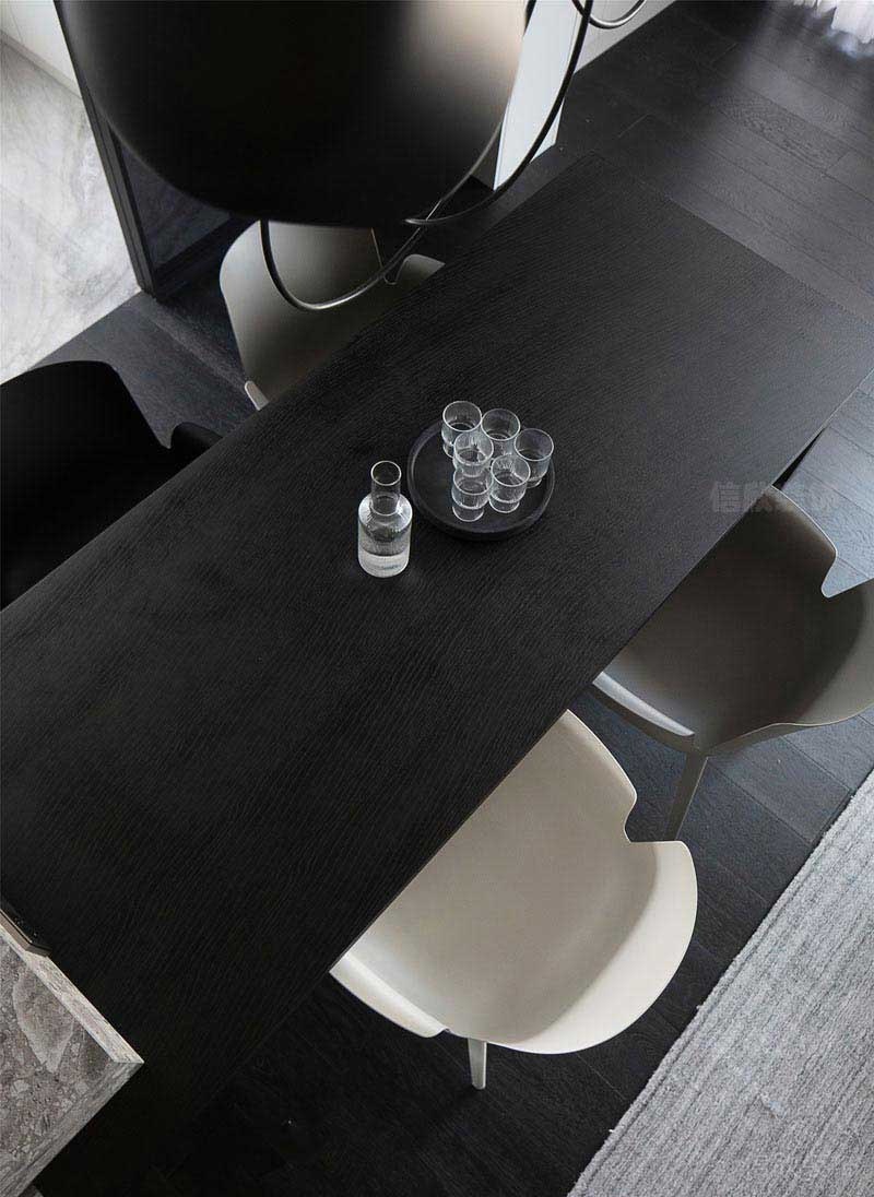 現(xiàn)代風(fēng)格餐廳褐色餐桌搭配效果