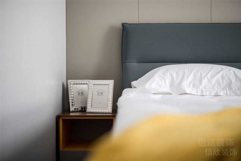 現(xiàn)代簡約風(fēng)格家庭客房床頭柜