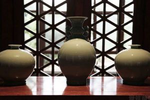 中式風(fēng)格家居案臺(tái)花瓶