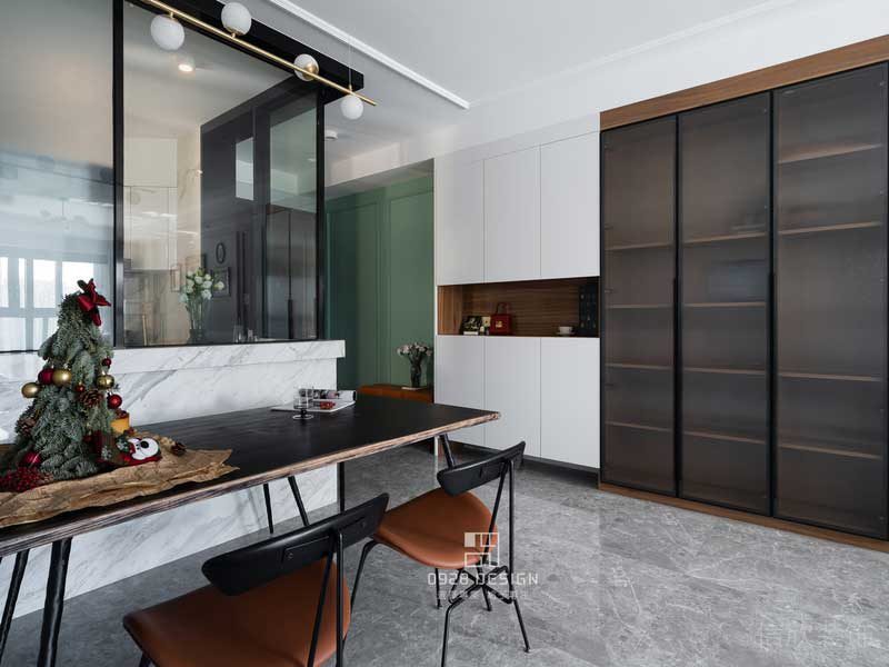 深圳鹽田現(xiàn)代美式精裝房裝修設(shè)計(jì)餐桌餐椅