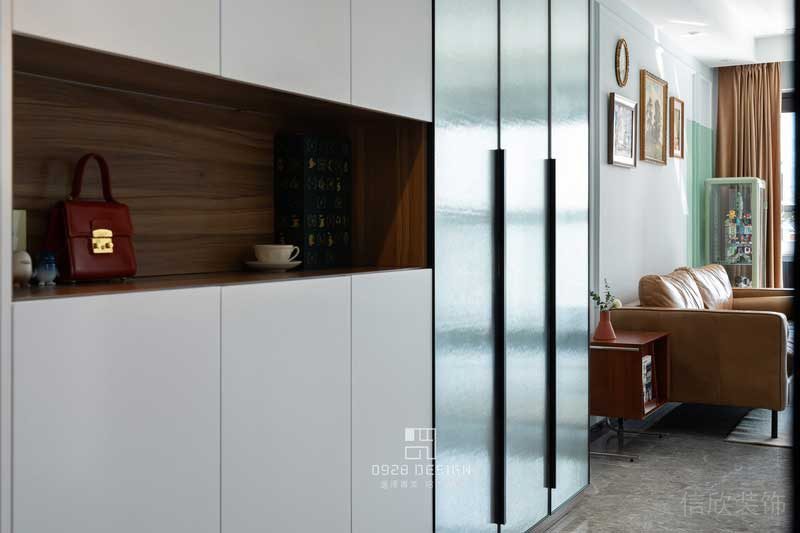 深圳鹽田現(xiàn)代美式精裝房裝修設(shè)計(jì)玄關(guān)