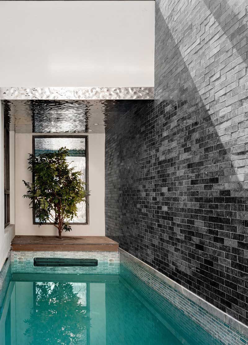 深圳南山區(qū)現(xiàn)代輕奢住宅新房裝修休閑泳池綠植景觀 深圳南山區(qū)現(xiàn)代輕奢住宅新房裝修休閑泳池綠植景觀