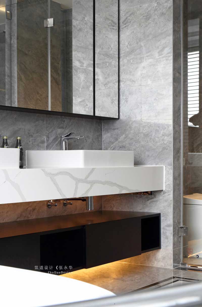 衛生間設計淋浴區與馬桶區及獨立浴缸,陳設用品配備齊全,全面提升優化了生活品質! 衛生間設計淋浴區與馬桶區及獨立浴缸,陳設用品配備齊全,全面提升優化了生活品質!