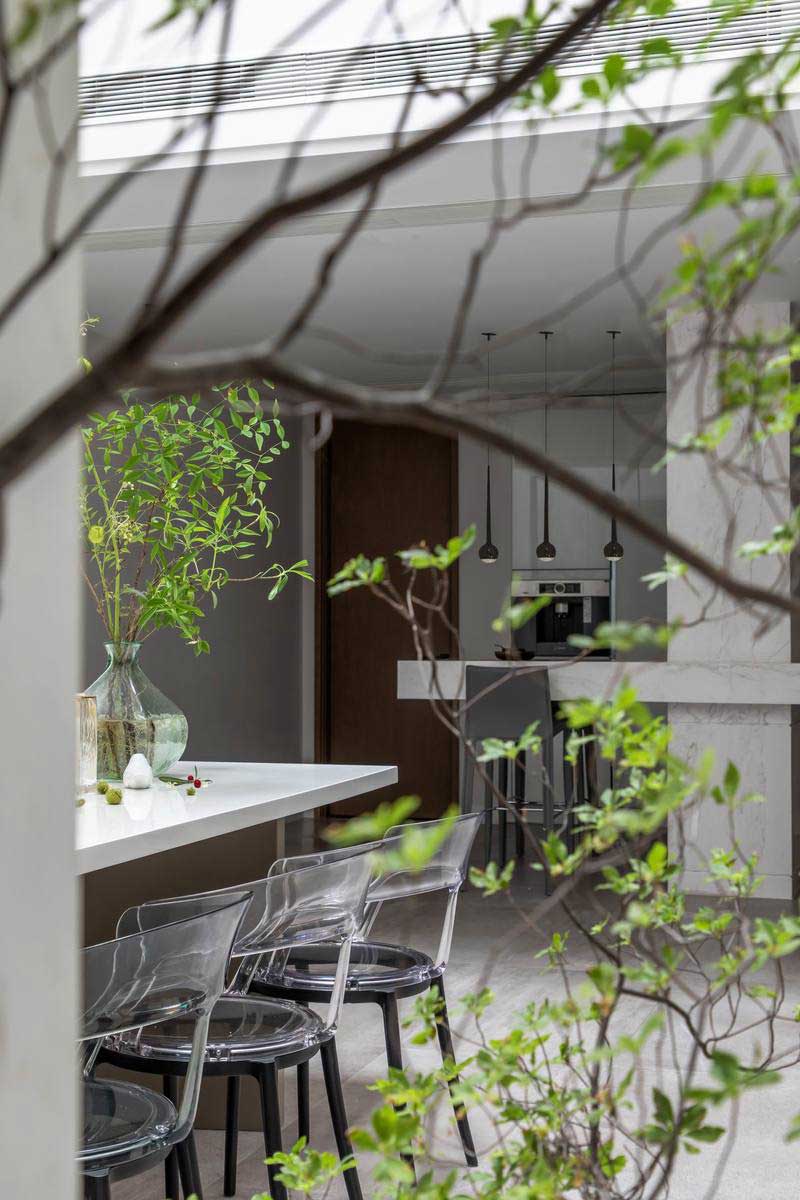 深圳羅湖區(qū)極簡(jiǎn)風(fēng)80平方復(fù)式小戶型裝修設(shè)計(jì)元素概念