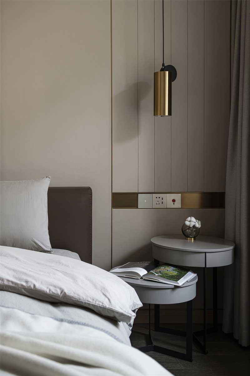 深圳龍崗區(qū)輕奢風(fēng)格家裝裝修主臥床頭柜