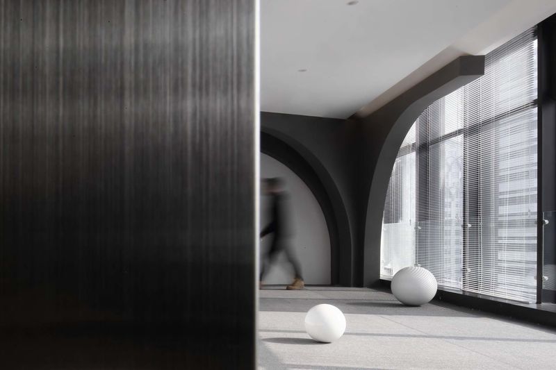 深圳龍華大浪極簡風(fēng)格辦公室裝修過道 深圳龍華大浪極簡風(fēng)格辦公室裝修過道