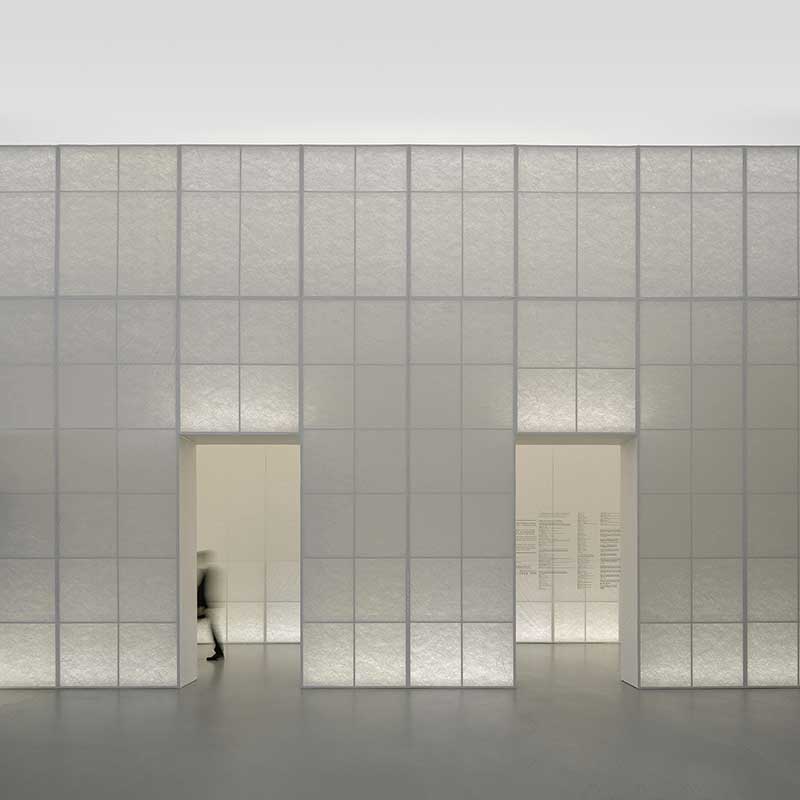 深圳南山區(qū)服裝展廳裝修設(shè)計(jì)墻面