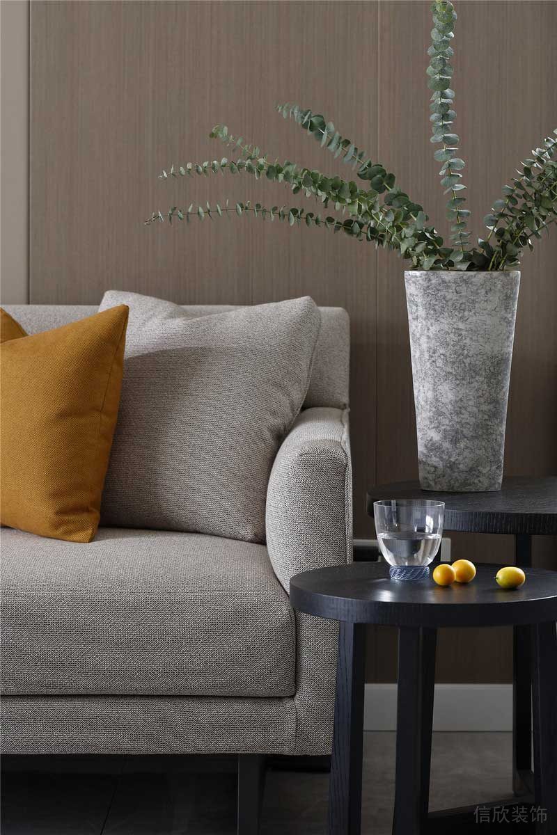 深圳羅湖區(qū)現(xiàn)代簡約風(fēng)家庭新房裝修工程灰色沙發(fā) 深圳羅湖區(qū)現(xiàn)代簡約風(fēng)家庭新房裝修工程灰色沙發(fā)