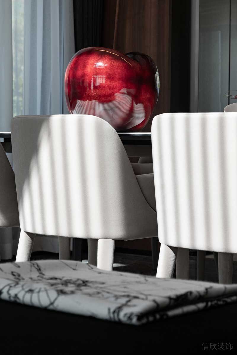 深圳南山區(qū)現(xiàn)代輕奢住宅新房裝修餐桌藝術(shù)陳設(shè) 深圳南山區(qū)現(xiàn)代輕奢住宅新房裝修餐桌藝術(shù)陳設(shè)