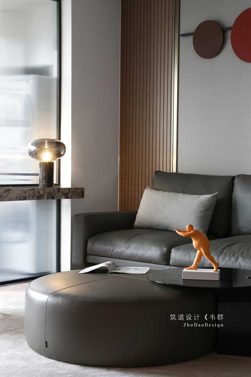 深灰色皮衣沙發茶幾