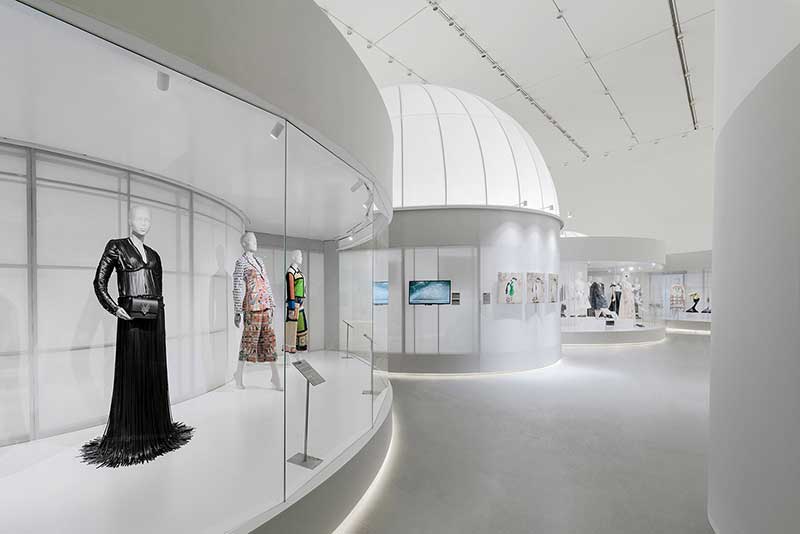 深圳南山區(qū)服裝展廳裝修設(shè)計(jì)大區(qū)