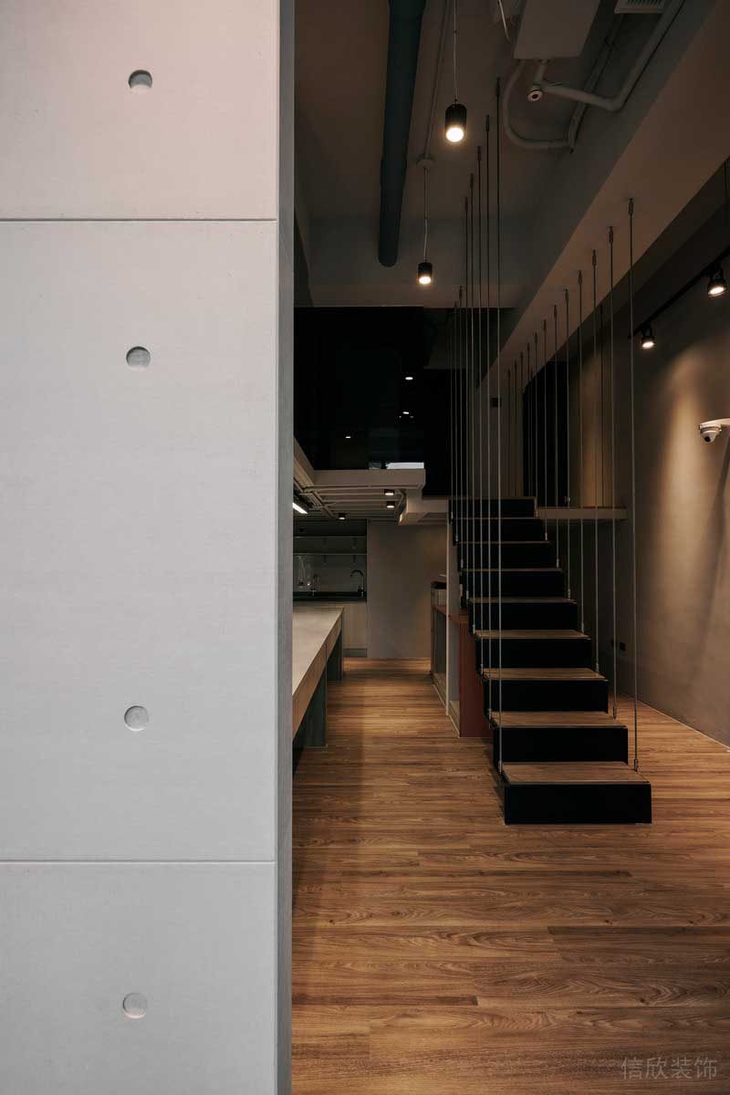 深圳寶安區(qū)工業(yè)風(fēng)辦公室裝修過道 深圳寶安區(qū)工業(yè)風(fēng)辦公室裝修過道