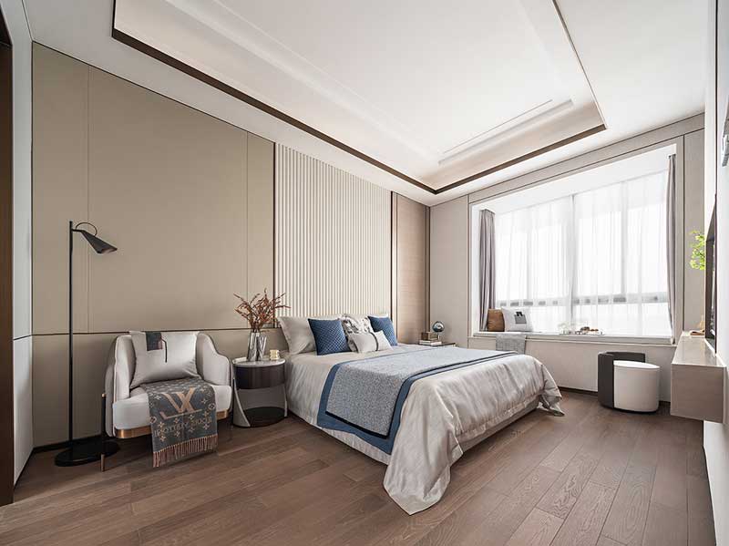 △五層 主臥五層是起居空間,每個(gè)臥室的飄窗如一面寬大的取景框,將窗外四時(shí)風(fēng)景引入室內(nèi)。主臥在墻面上設(shè)計(jì)了嵌入式的柜臺,可以當(dāng)化妝臺,也可以作為簡易的書桌,閑暇時(shí)坐下來看看書,也是一種無比輕松和愜意的享受。 △五層 主臥五層是起居空間,每個(gè)臥室的飄窗如一面寬大的取景框,將窗外四時(shí)風(fēng)景引入室內(nèi)。主臥在墻面上設(shè)計(jì)了嵌入式的柜臺,可以當(dāng)化妝臺,也可以作為簡易的書桌,閑暇時(shí)坐下來看看書,也是一種無比輕松和愜意的享受。