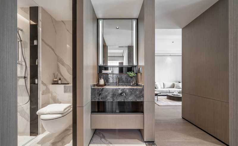 通透的大理石地面配合素雅的木柜 將浴室的雅致發揮的淋漓盡致, 細節上采用干濕分離的設計 言至穢之處宜常修治,使潔清也 工作之余除掉一天的勞累 妙哉 通透的大理石地面配合素雅的木柜 將浴室的雅致發揮的淋漓盡致, 細節上采用干濕分離的設計 言至穢之處宜常修治,使潔清也 工作之余除掉一天的勞累 妙哉