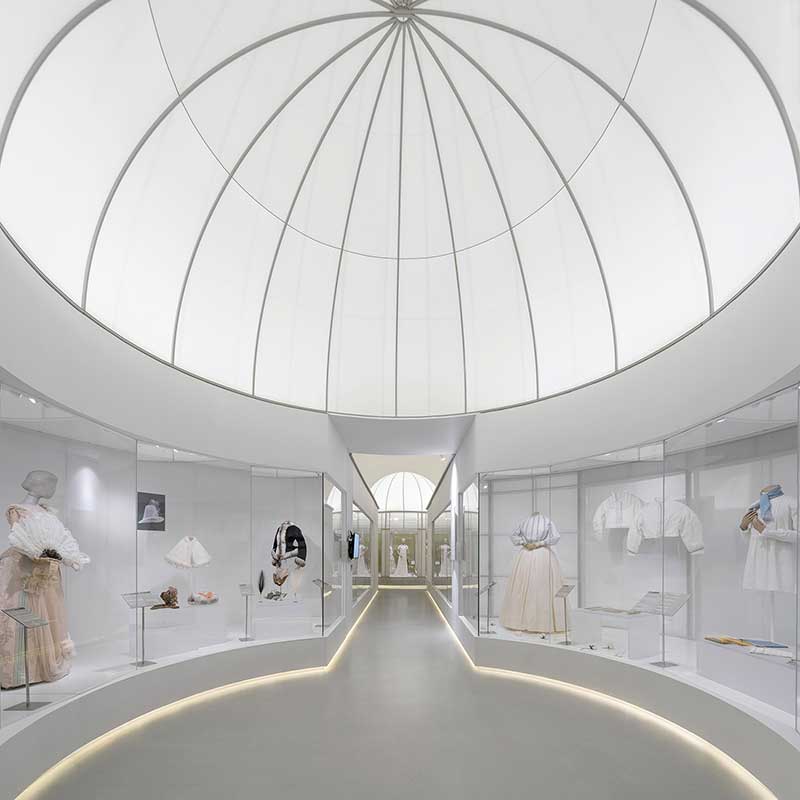 深圳南山區(qū)服裝展廳裝修設(shè)計(jì)展示區(qū)