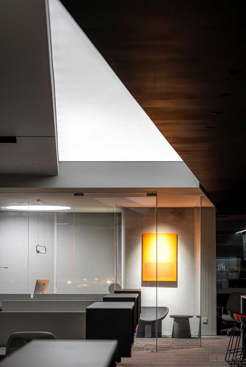 深圳南山前海現(xiàn)代風(fēng)格辦公室裝修設(shè)計(jì)亮橙色藝術(shù)掛畫 深圳南山前海現(xiàn)代風(fēng)格辦公室裝修設(shè)計(jì)亮橙色藝術(shù)掛畫