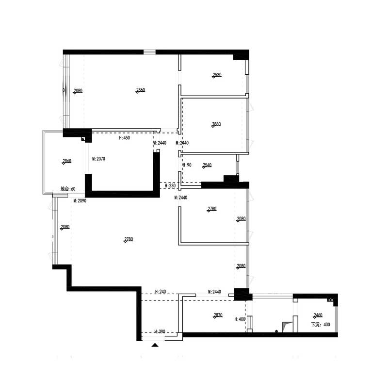 原始戶型結(jié)構(gòu)方正，南北通透，是比較理想的戶型選擇。結(jié)合業(yè)主的需求需要改變的區(qū)域：1.入戶門正對主臥，業(yè)主要求需要規(guī)避。2.廚房面積比較小不適合業(yè)主家庭的使用。同時生活陽臺位置尷尬，儲物間需要保留。3.靠近餐廳的房間需規(guī)劃為多功能房間。 4.主臥要增加衣帽間以及主衛(wèi)要浴缸，同時需要單獨的淋浴間。