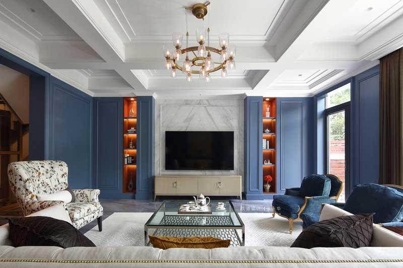 硬裝上在滿足基本功能需求的同時運用亮色裝飾,使空間顯得更加寬敞明亮。 硬裝上在滿足基本功能需求的同時運用亮色裝飾,使空間顯得更加寬敞明亮。