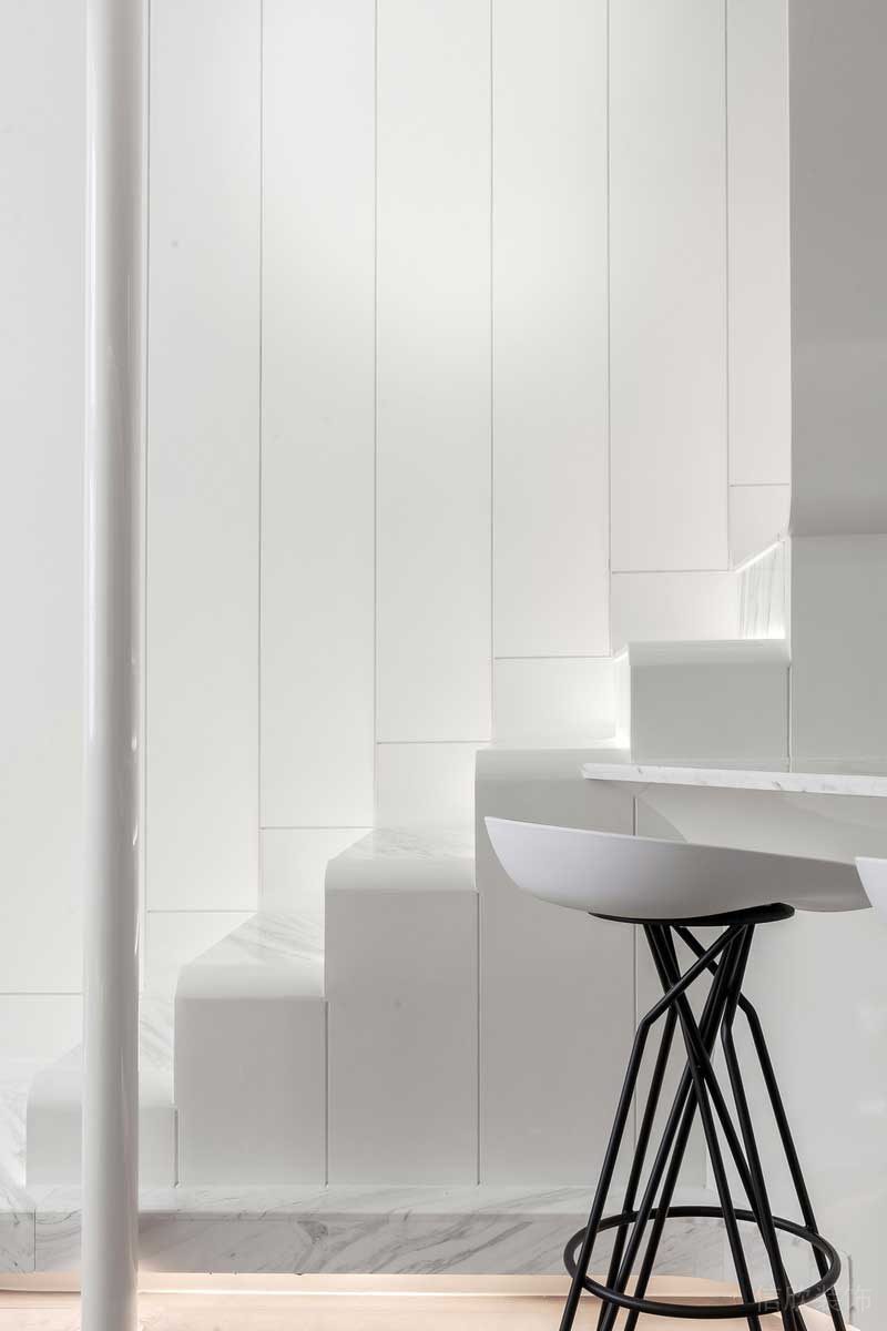 簡約風(fēng)過道無邊樓梯大理石茶水間高腳凳就餐區(qū)創(chuàng)意光面設(shè)計(jì)辦公室