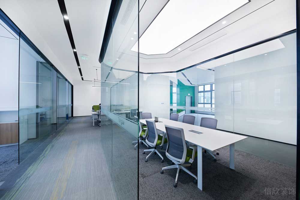 深圳市龍華區(qū)鴻榮源天俊現(xiàn)代簡約風(fēng)格辦公室裝修燈光效果
