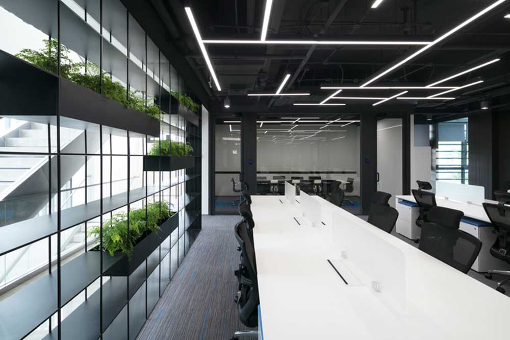 大鵬新區(qū)鑫園廣場(chǎng)現(xiàn)代風(fēng)格辦公室裝修辦公區(qū)