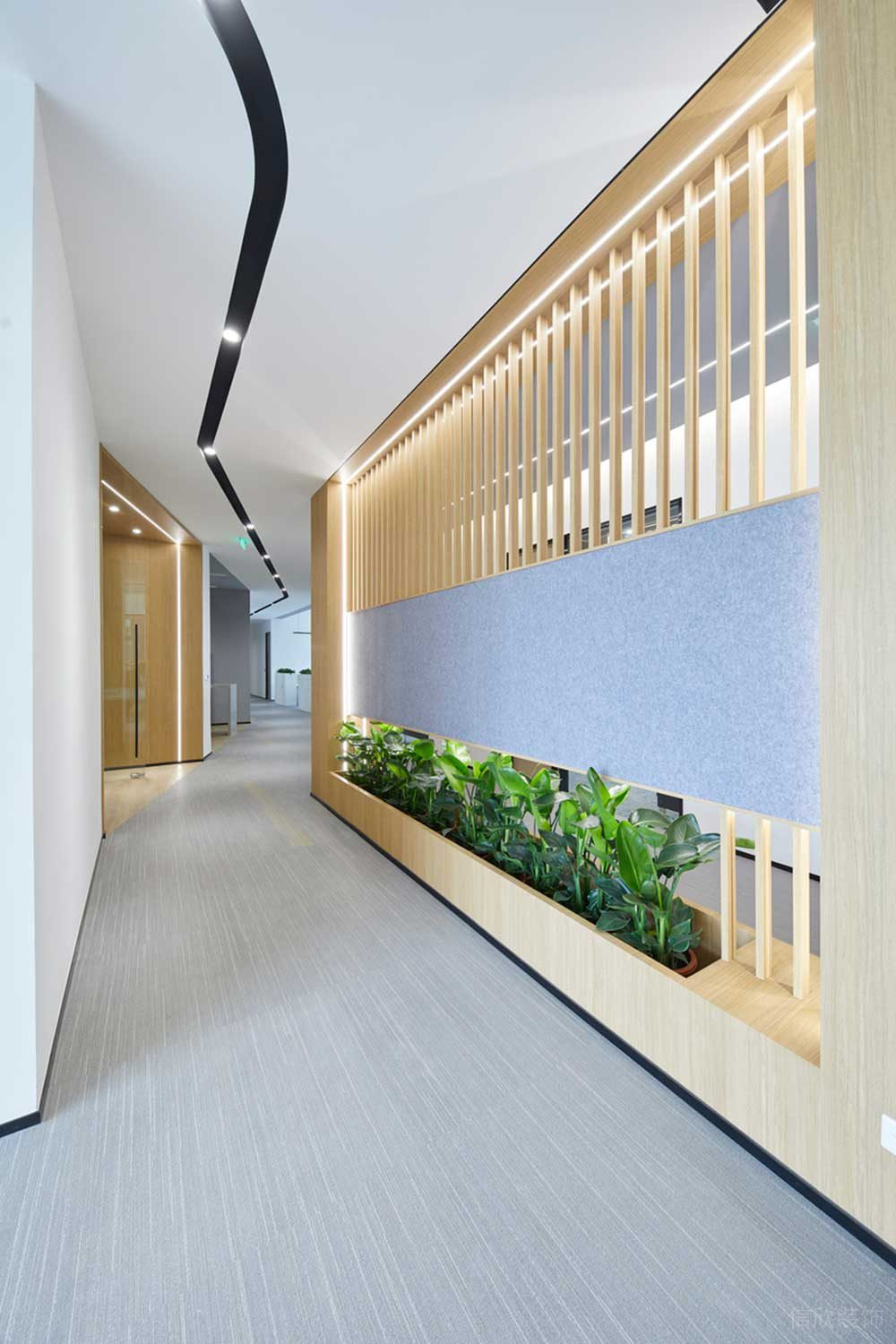 深圳市龍華區(qū)鴻榮源天俊現(xiàn)代簡約風(fēng)格辦公室裝修過道