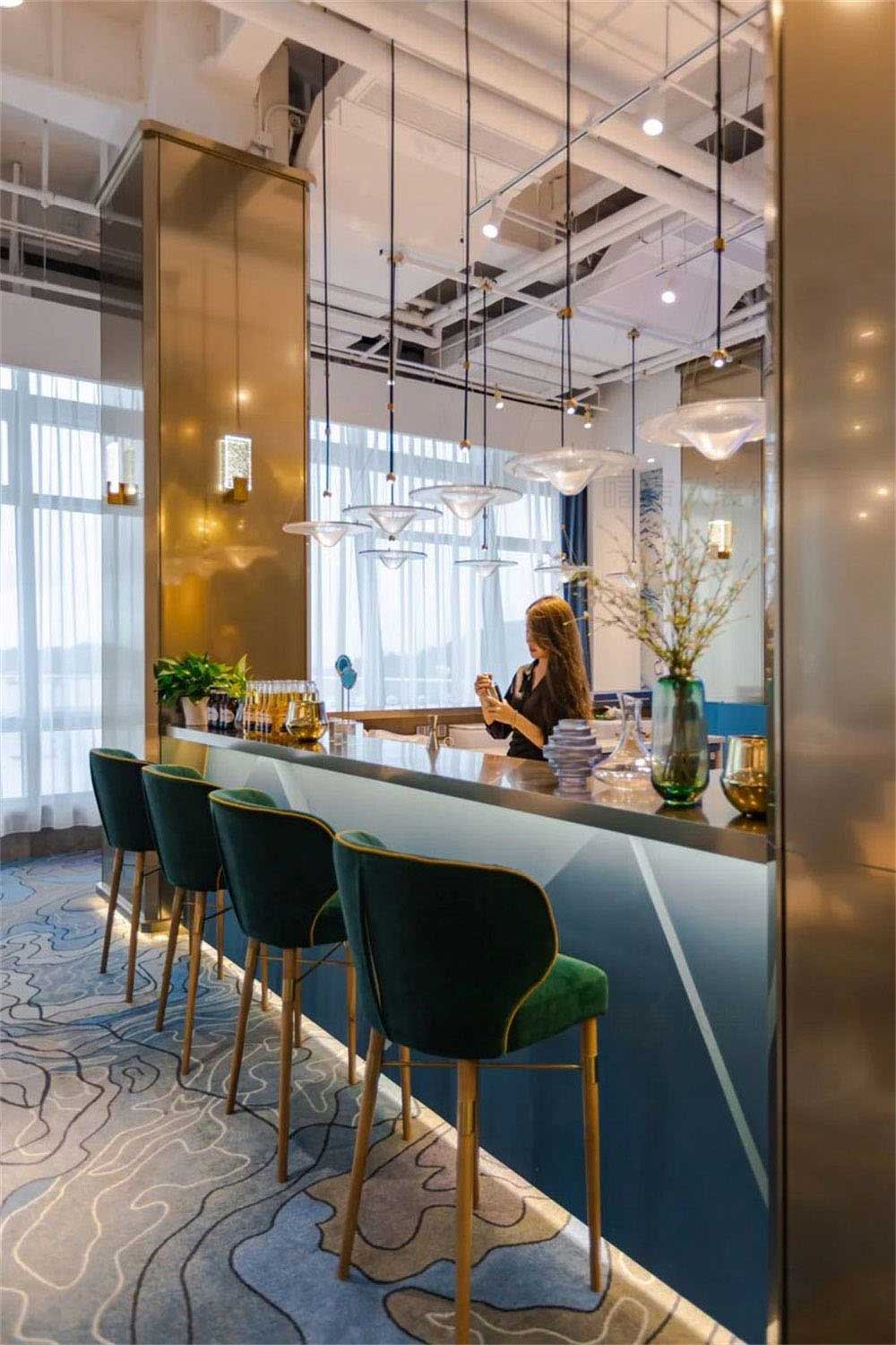 深圳龍崗藍(lán)調(diào)輕奢風(fēng)格酒吧裝修設(shè)計(jì)空間布局 深圳龍崗藍(lán)調(diào)輕奢風(fēng)格酒吧裝修設(shè)計(jì)空間布局