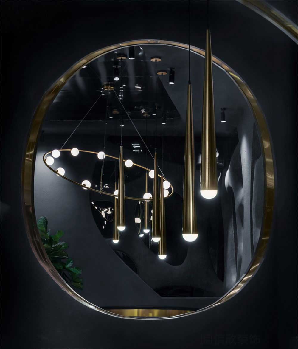 深圳鹽田后現(xiàn)代黑灰色系餐飲店裝修設(shè)計(jì)香檳金不銹鋼藝術(shù)吊燈 深圳鹽田后現(xiàn)代黑灰色系餐飲店裝修設(shè)計(jì)香檳金不銹鋼藝術(shù)吊燈