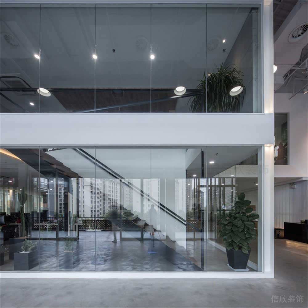 深圳市羅湖區(qū)布心曼奇立德動(dòng)漫培訓(xùn)中心落地玻璃