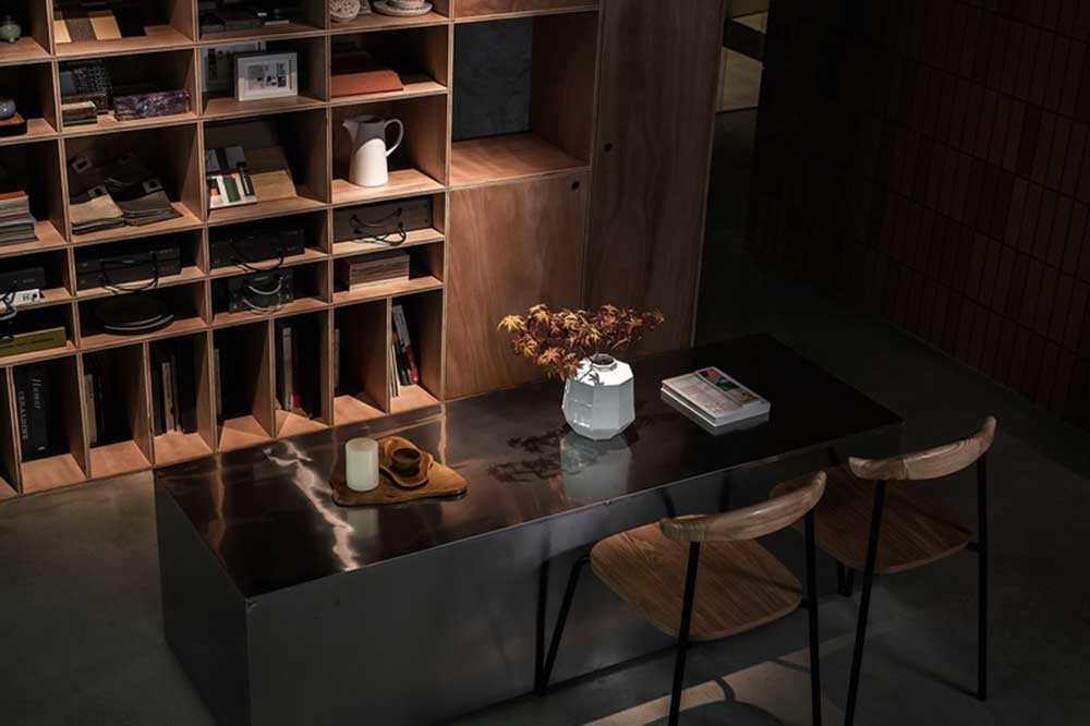 深圳國際影視文化城簡約風格辦公室裝修不銹鋼陳列展示臺