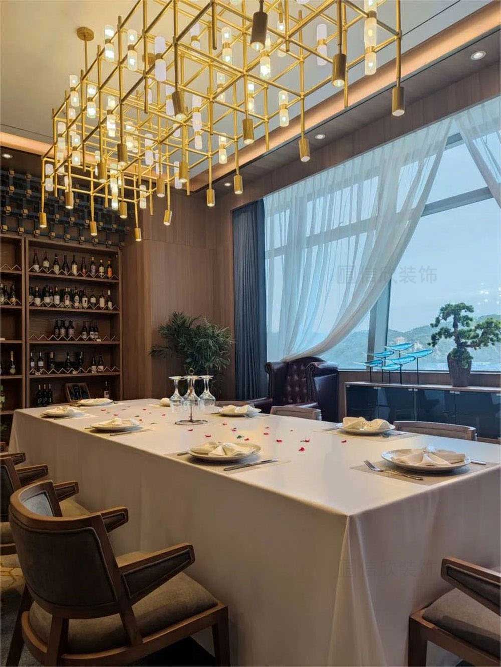 深圳龍崗藍(lán)調(diào)輕奢風(fēng)格酒吧裝修設(shè)計(jì)多功能包房用餐區(qū) 深圳龍崗藍(lán)調(diào)輕奢風(fēng)格酒吧裝修設(shè)計(jì)多功能包房用餐區(qū)