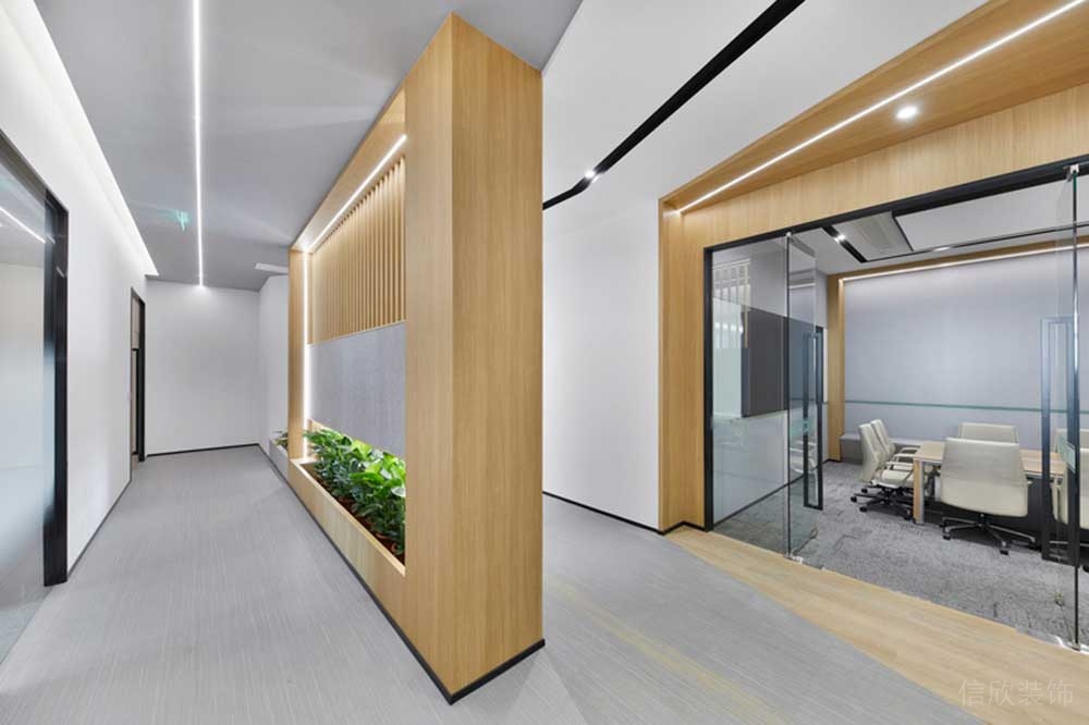 深圳市龍華區(qū)鴻榮源天俊現(xiàn)代簡約風(fēng)格辦公室裝修原木色格柵造型玄關(guān)