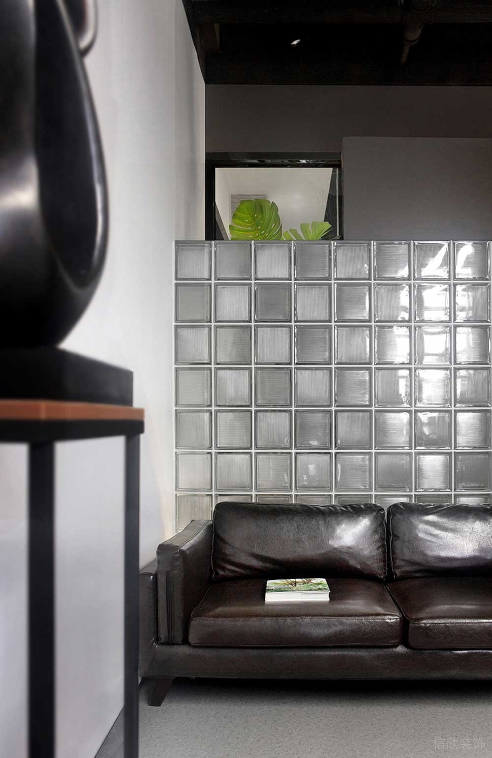 深圳寶安萬科星宸大廈簡約風格辦公室裝修沙發休閑區